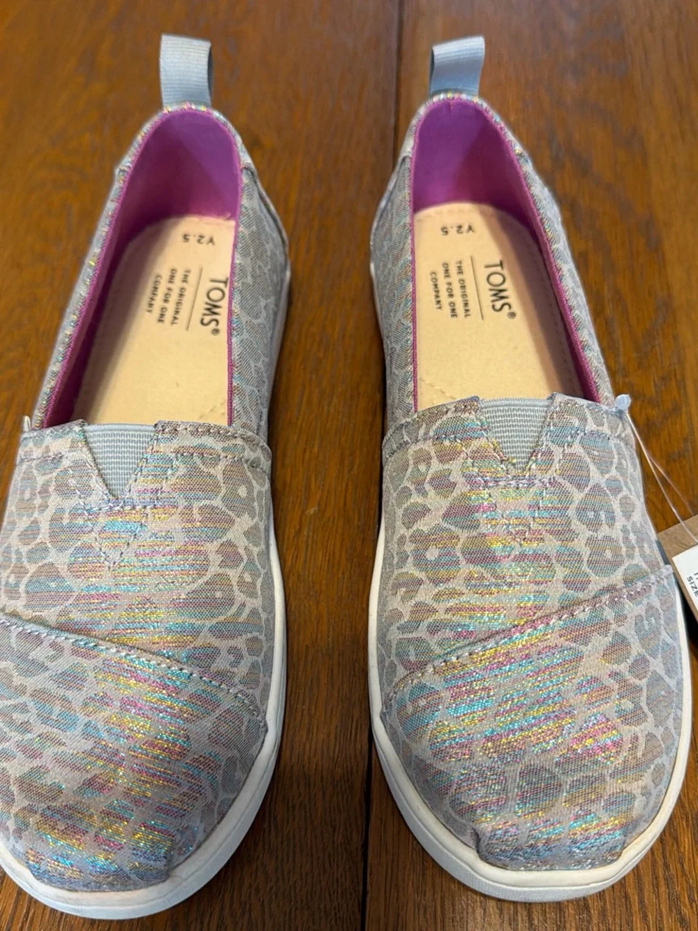 TOMS Youth Size 2.5 Slip on - New
